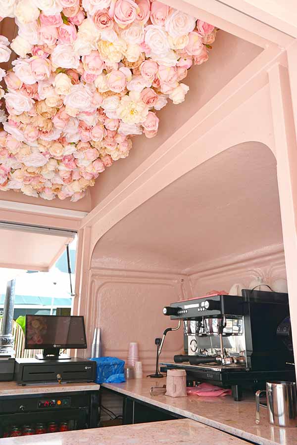 rosas-cafe-marbella-instagrammable-spot