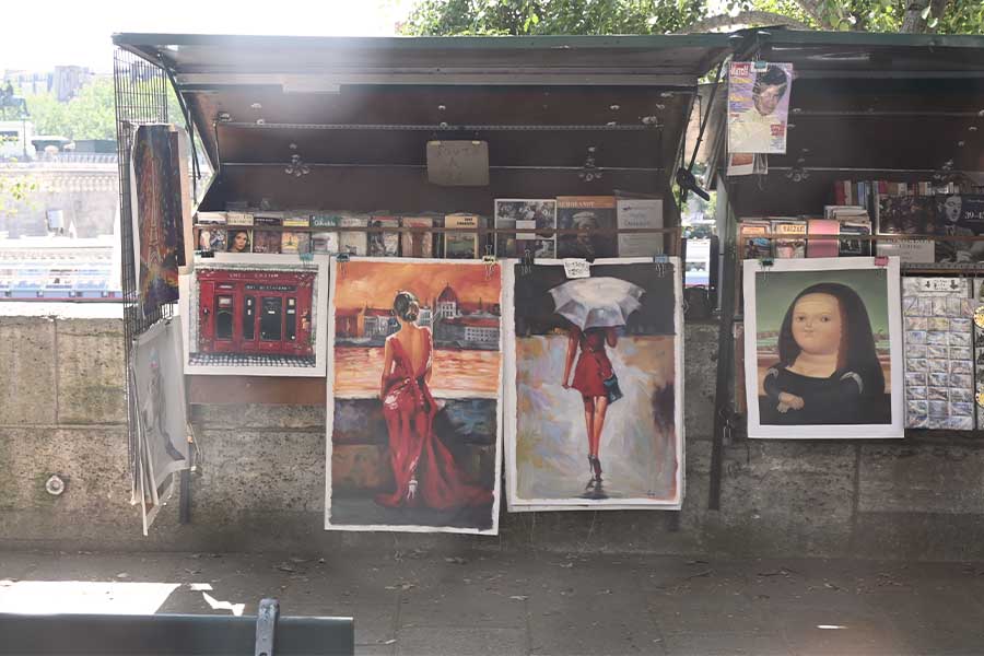 art-work-on-display-in-paris