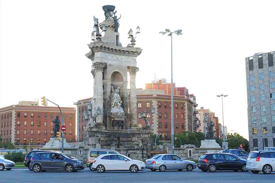 driving-car-in-spain-travel-solo