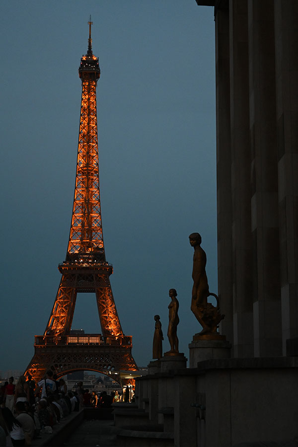 eiffel-tower-night-photo