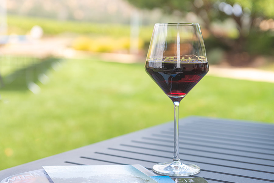glass-of-wine-pinot-noir-california-sonoma-valley