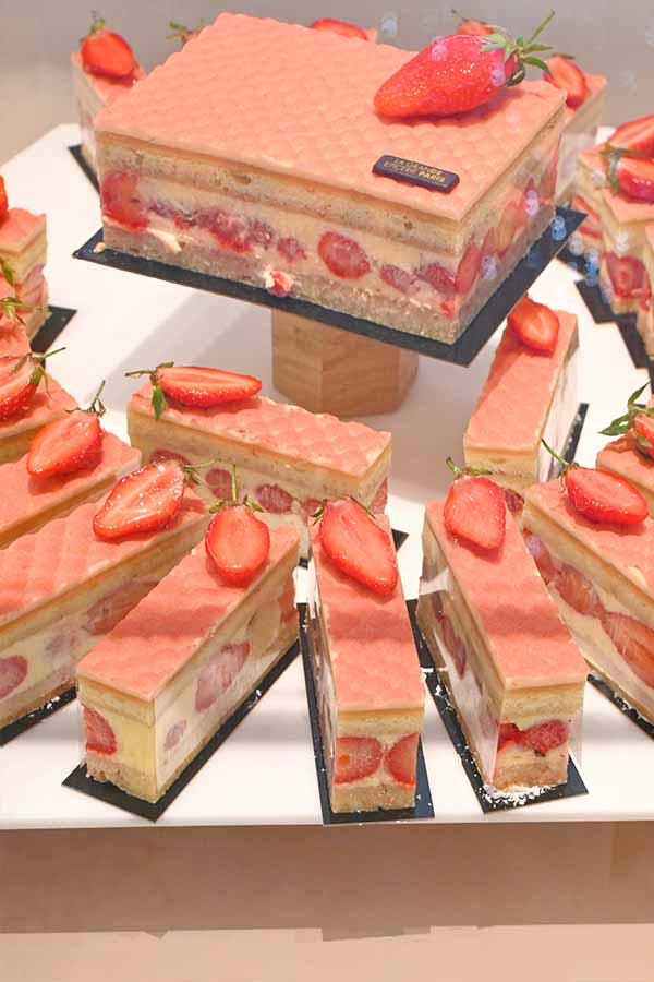 gourmet-fraisier-strawberry-layer-cakes-on-display-at-la-grande-epicerie-de-paris