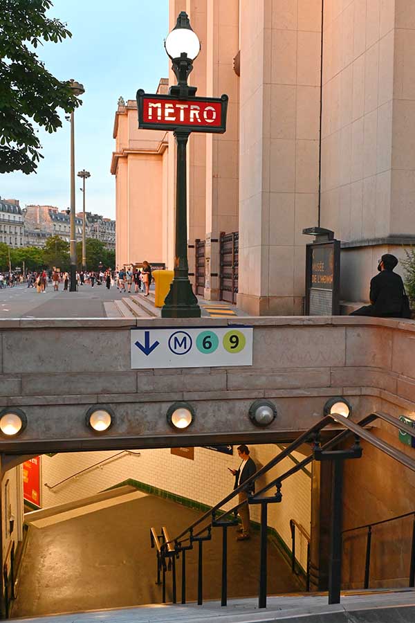 hotels-near-metro-station-paris