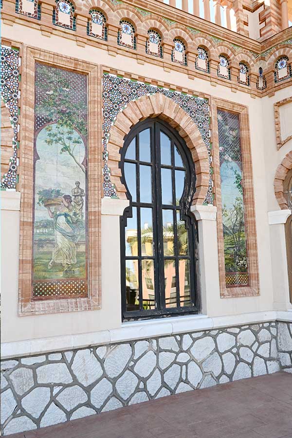mosaics-on-building-casa-de-los-navajos-spain