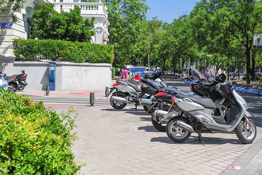 motobikes-on-road-in-spain