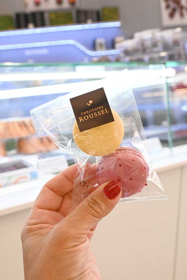 packaged-french-macarons-from-christophe-roussel-patisserie-in-paris