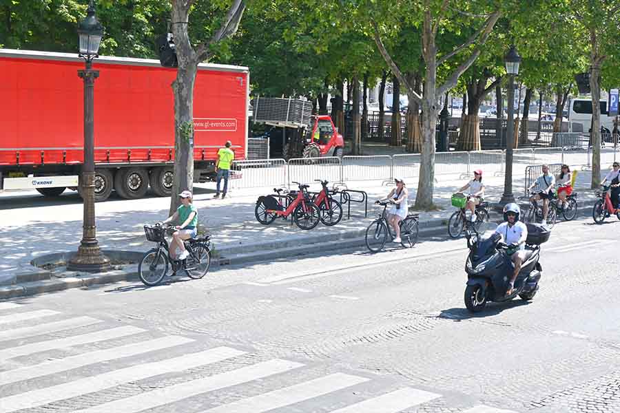 paris-riding-a-bike