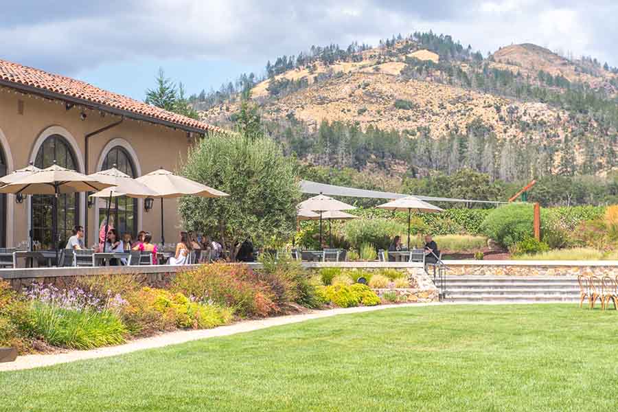 st-francis-winery-and-vineyards-sonoma-valley-california-outdoor-patio-seating-lawn-mountain-view