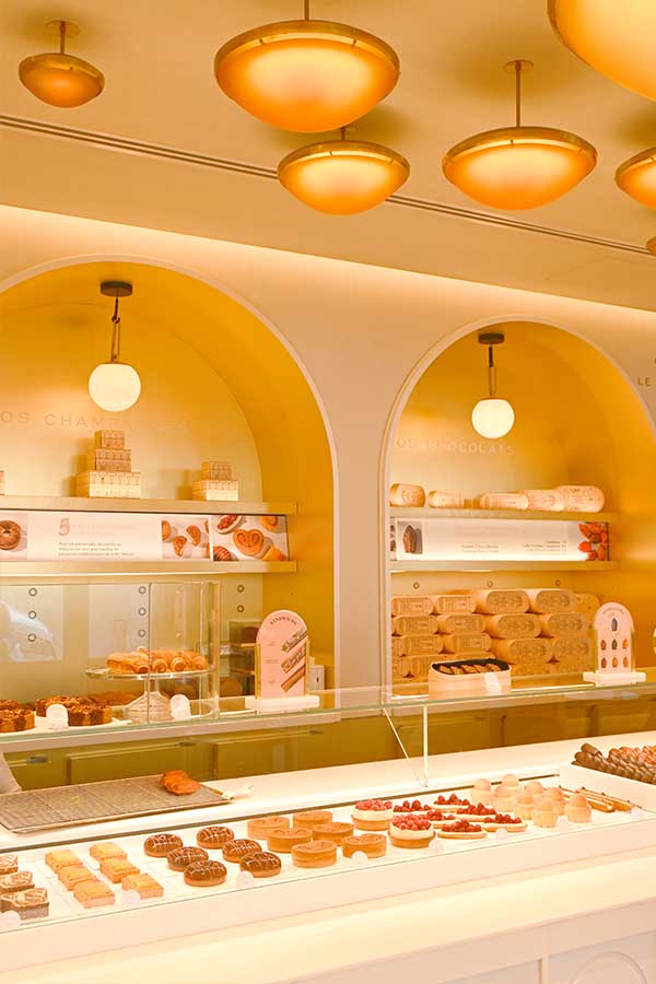 warm-and-elegant-interior-display-of-pastries-at-ritz-paris-le-comptoir