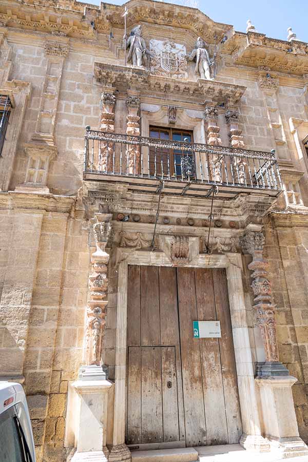 grand-historical-façade-with-carved-statues-offering-places-to-visit-with-history