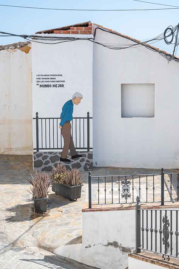 white-welcome-pillar-gracias-por-su-visita-tile-Almachar-Spain-white-villages-Andalusia
